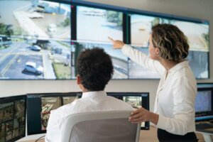 How to operate CCTV control room?